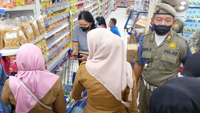 Hal ini disebabkan ASN yang intinya merupakan pelayan masyarakat terkadang sering menyalahgunakan jam kerja untuk urusan pribadi.