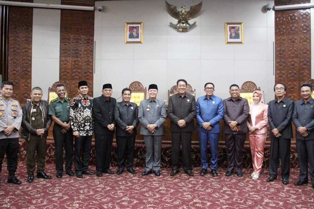 Gubernur Bengkulu Dr. Rohidin Mersyah, M.M.A., menghadiri langsung rapat paripurna DPRD Provinsi Bengkulu.