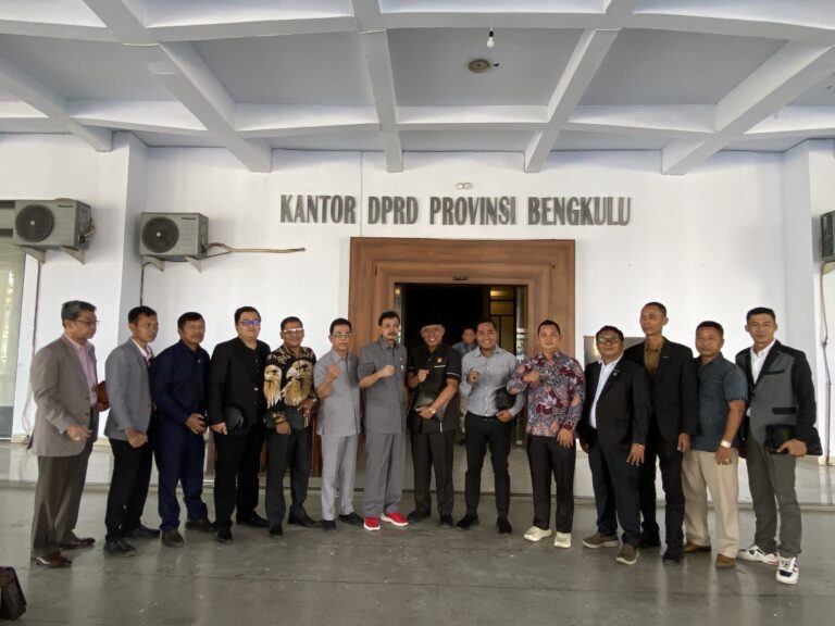 Wakil Ketua II DPRD Provinsi Bengkulu, H. Suharto, S.E., MBA yang juga merupakan ketua DPD Partai Gerindra Provinsi Bengkulu ini menceritakan mengenai proses pengajuan hingga proses penyerahan.