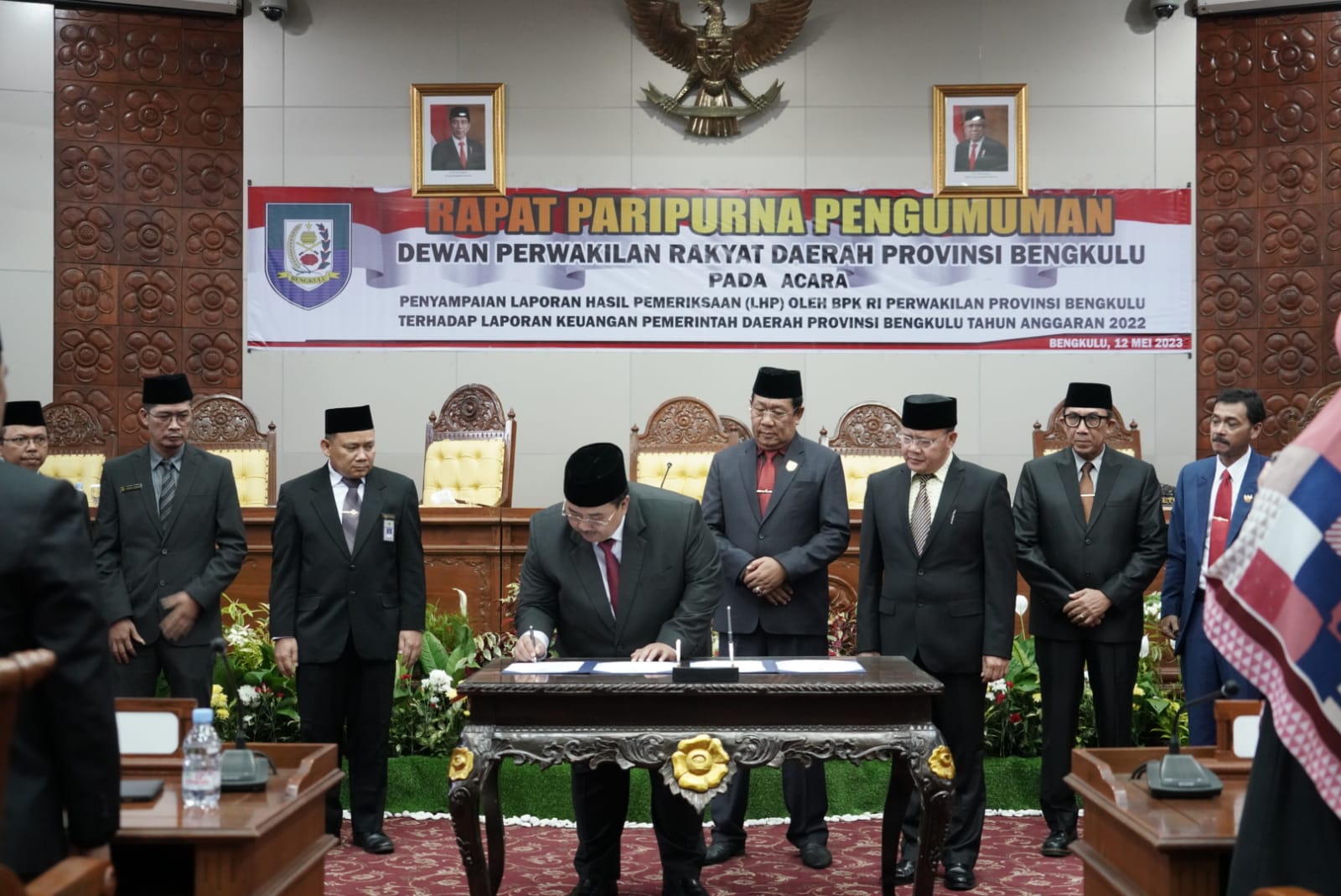 Laporan Keuangan Daerah Provinsi Bengkulu tahun Anggaran 2022 dengan hasil opini WTP  dari BPK RI tersebut diserahkan langsung oleh Auditor Utama Keuangan Negara V (Tortama V) BPK RI Selamet Kurniawan kepada Gubernur Bengkulu dan Ketua DPRD Provinsi Bengkulu