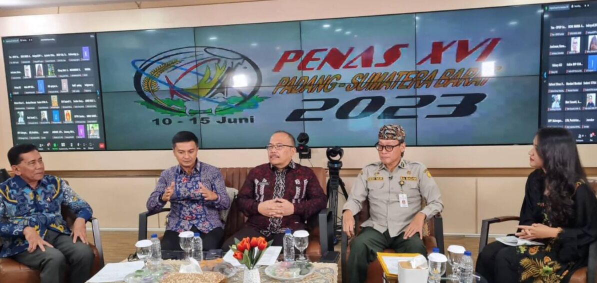 Dua tahun terakhir setelah covid-19 Penas ini ditunda, baru tahun ini dilaksanakan. Selain APBD, pemerintah provinsi juga sudah mengalokasikan anggaran untuk keberangkatan ke PENAS ini