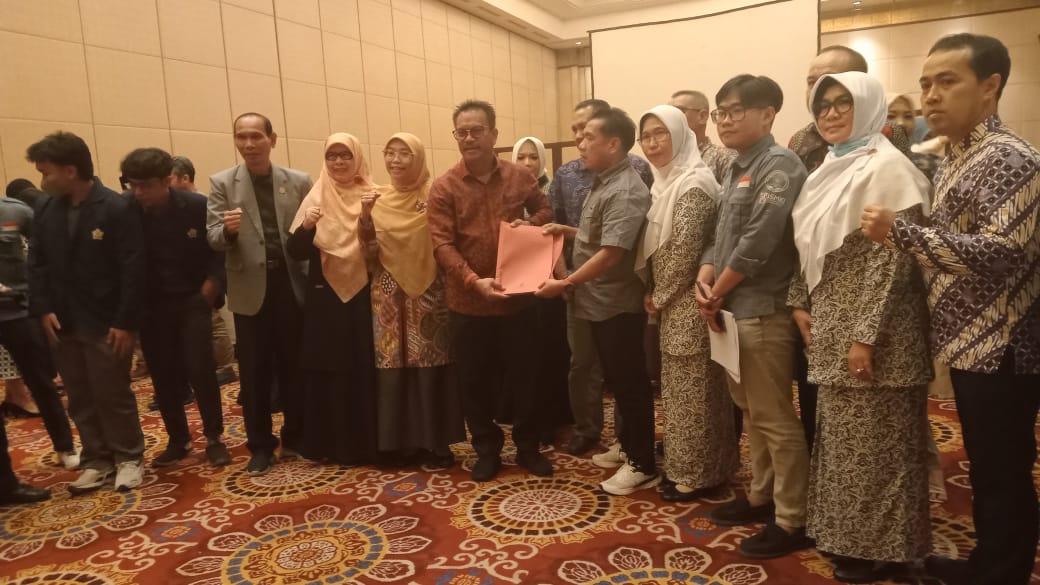 Komisi IV DPRD Provinsi Bengkulu temui Komisi IX DPR RI untuk menyampaikan tuntutan para organisasi profesi kesehatan Bengkulu dan BEM Kedokteran UNIB tentang RUU Omnibuslaw kesehatan, Kamis (8/6/2023).