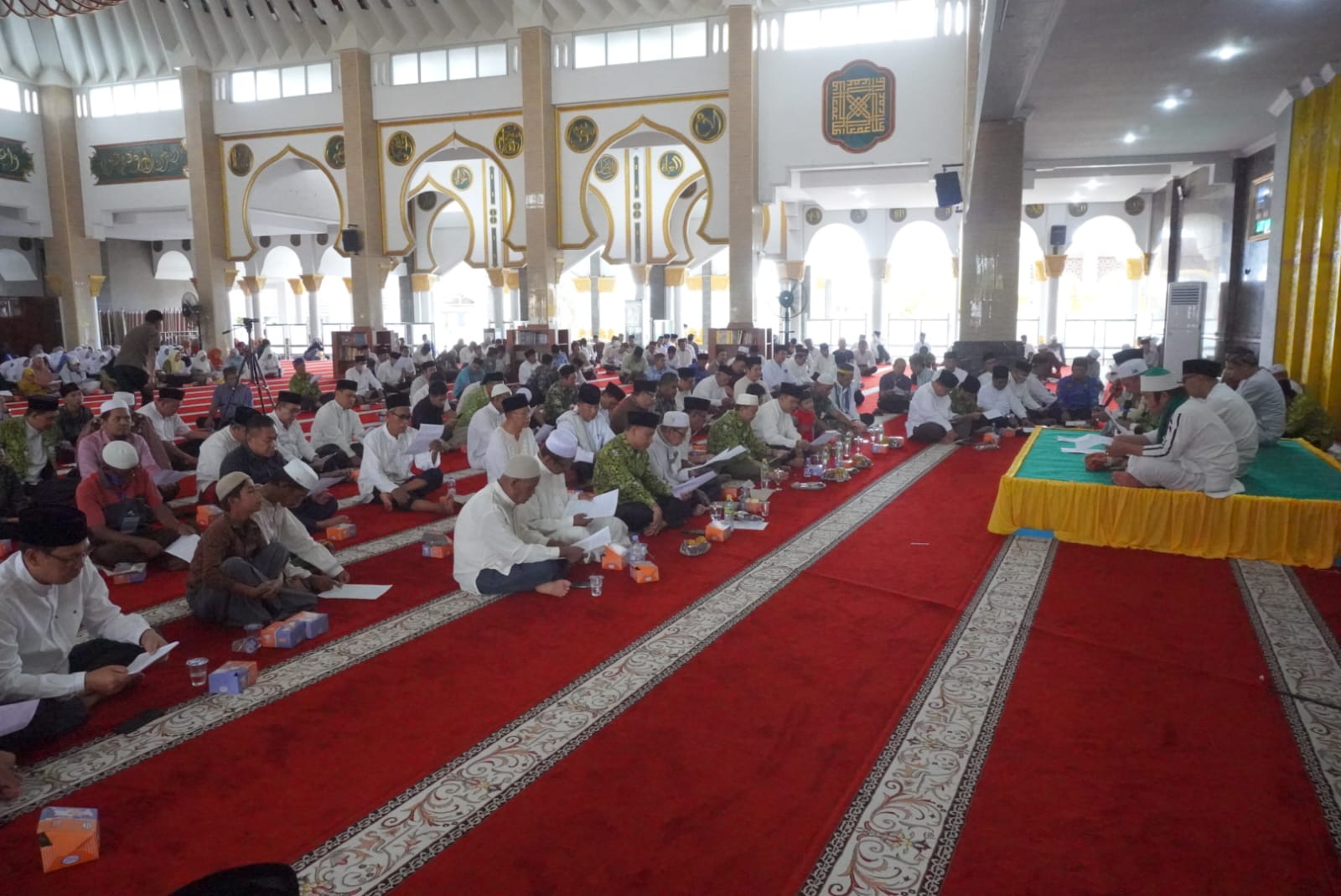 Provinsi Bengkulu Hamka Sabri mengatakan, 'Bengkulu Bersholawat' dan Istighosah bersama agar syiar Ramadhan di Bengkulu lebih meriah lagi.