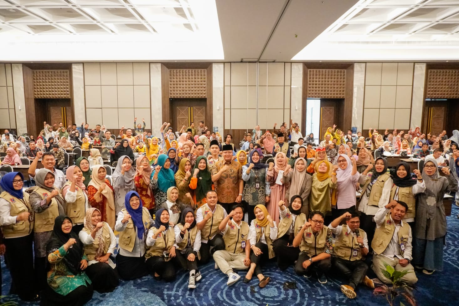 Ia pun berharap bahwa frekuensi pengimbasan yang besar dapat mempertahankan bahasa daerah karena bahasa daerah dapat mengikat persaudaraan serta menekankan pesan yang mengena.