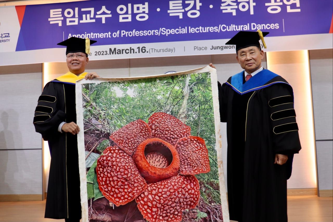 pemerintah Korea Selatan telah memilih profil berbagai tokoh di Indonesia yang dianugrahi untuk menerima gelar guru besar kehormatan atas inisiasi, kontribusi dan prestasi yang sudah dilaksanakan