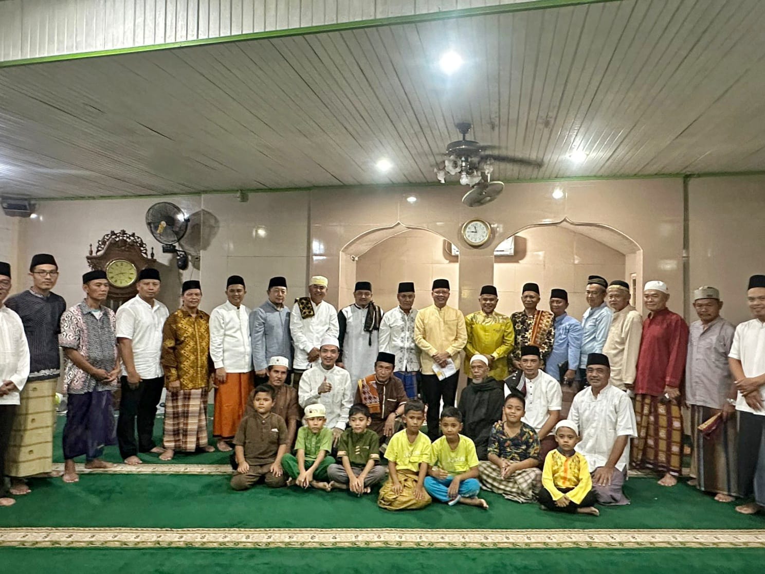 Ramadhan ini ibarat ruang waktu, ibarat bengkel, ibarat laboratorium di mana selama sebulan penuh kita masuk didalamnya. Kemudian, puasa membuat kita sehat, secara fisik maupun mental.