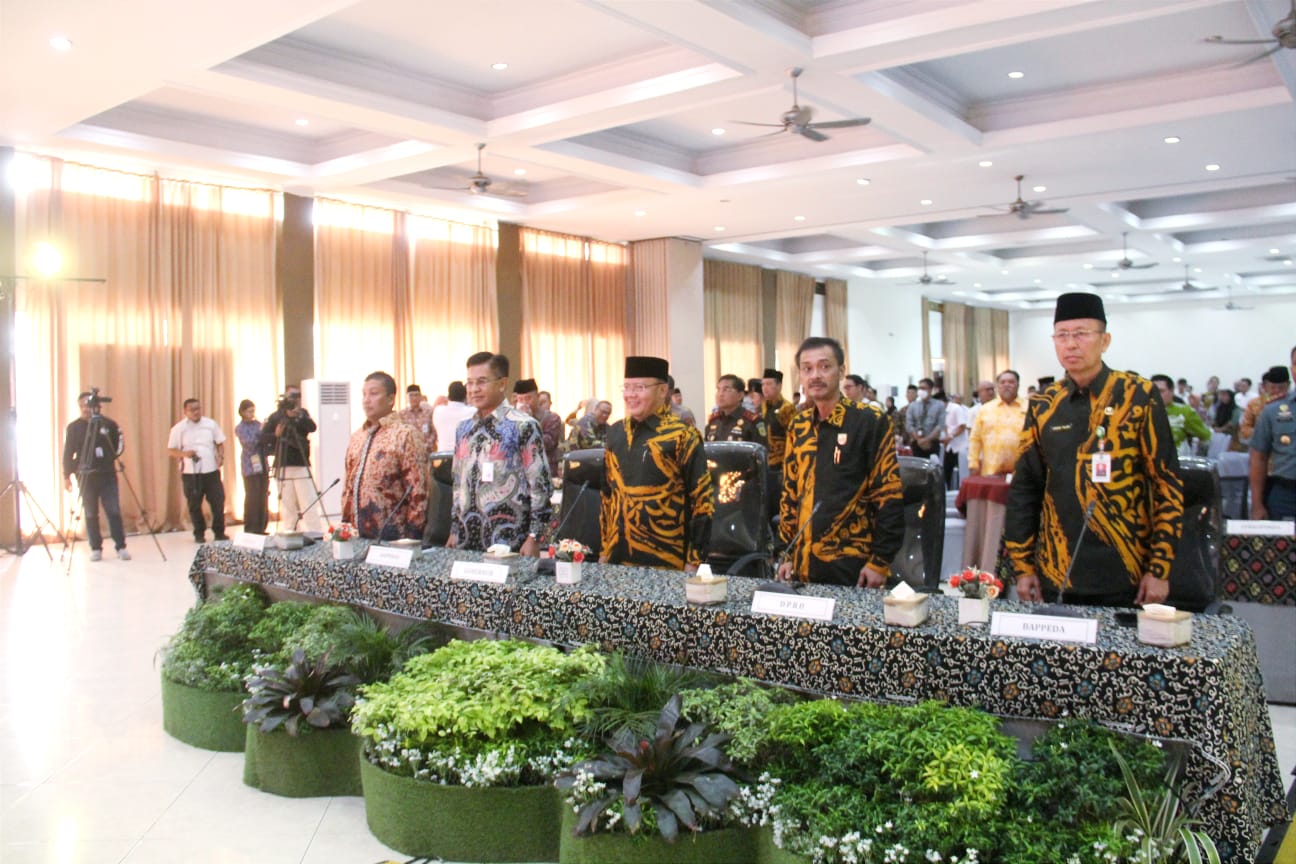 Gubernur Rohidin menuturkan akan meningkatkan pengolahan komoditi unggulan yang akan mengenalkan daerah menjadi sektor utama, seperti Kopi dan Kelapa Sawit.