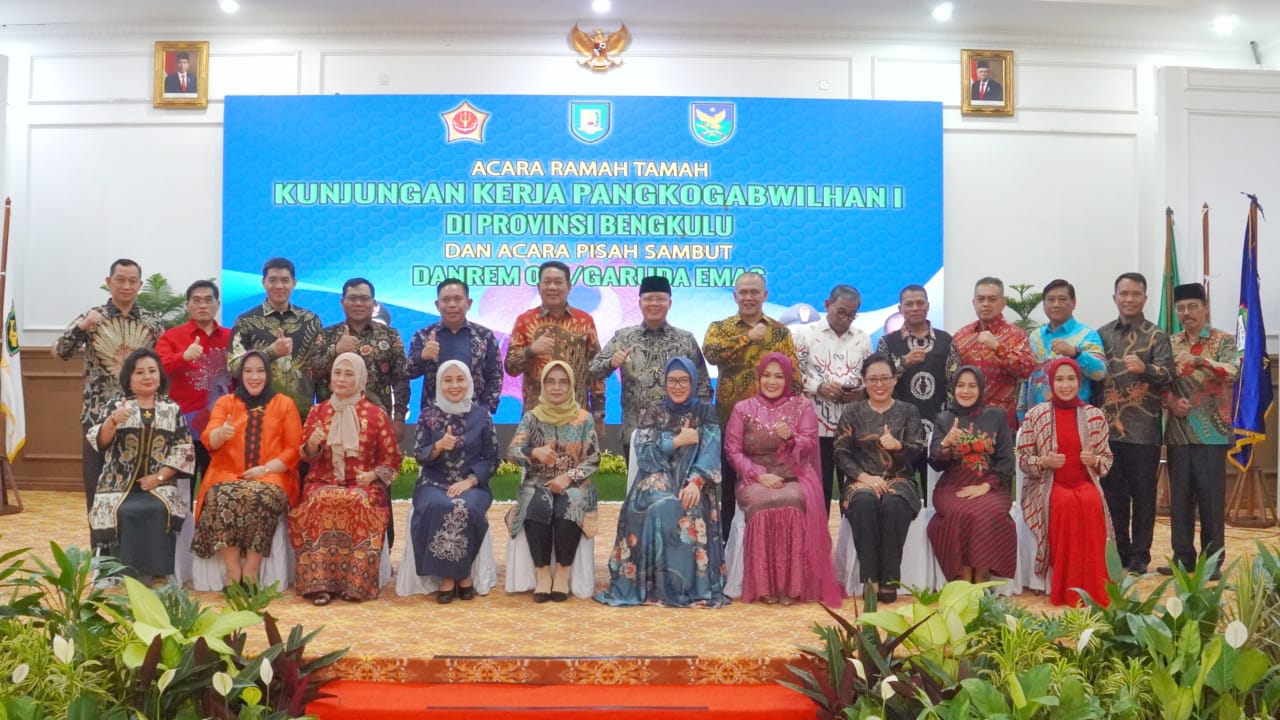 Rasa bangga, karena beliau tidak saja membuat sejarah keberhasilan, orang tua beliau juga merupakan salah satu pendiri Provinsi Bengkulu saat Bengkulu menjadi provinsi mandiri, dipisahkan dari Provinsi Sumatera Selatan sebagai provinsi baru