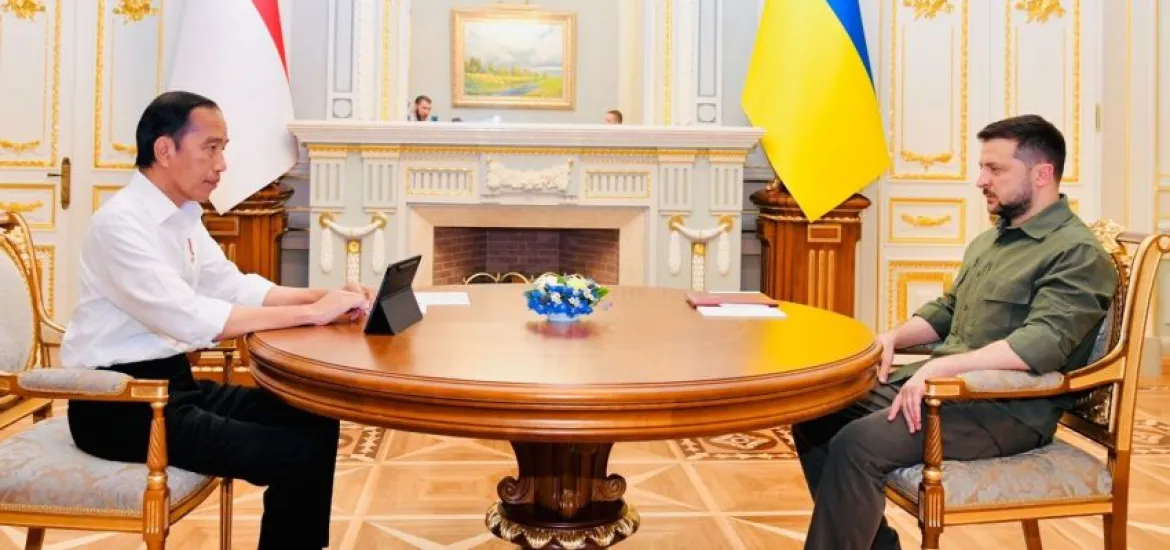 Presiden RI Joko Widodo bertemu Presiden Ukraina Volodymyr Zelensky di Kiev. (Indoraja/Dok)