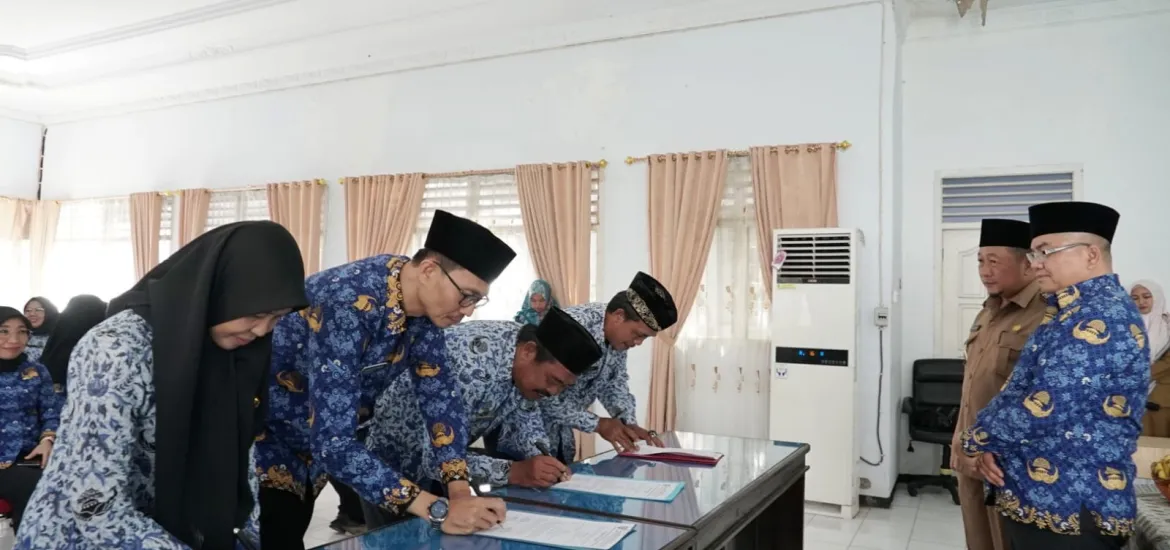 Diskominfotik Berbenah Dalam Memberikan Informasi Pelayanan Kepada Masyarakat Yang Optimal.(Foto:Halik)