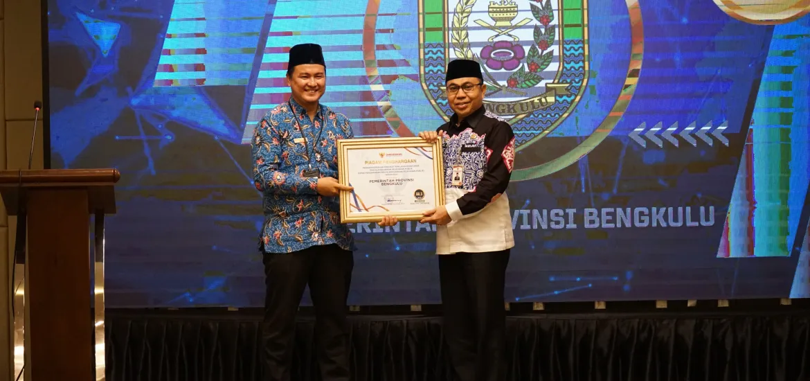 Pemerintah Provinsi Bengkulu berhasil meraih penghargaan atas Kepatuhan Penyelenggaraan Pelayanan Publik Tahun 2024 dari Ombudsman di Bengkulu, Kamis 12/12/2024 (Foto:Hanny)