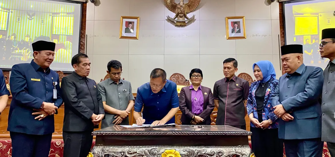 penandatanganan Surat Keputusan DPRD Provinsi Bengkulu, Jumat 29/11/24 (Foto:Hanny)