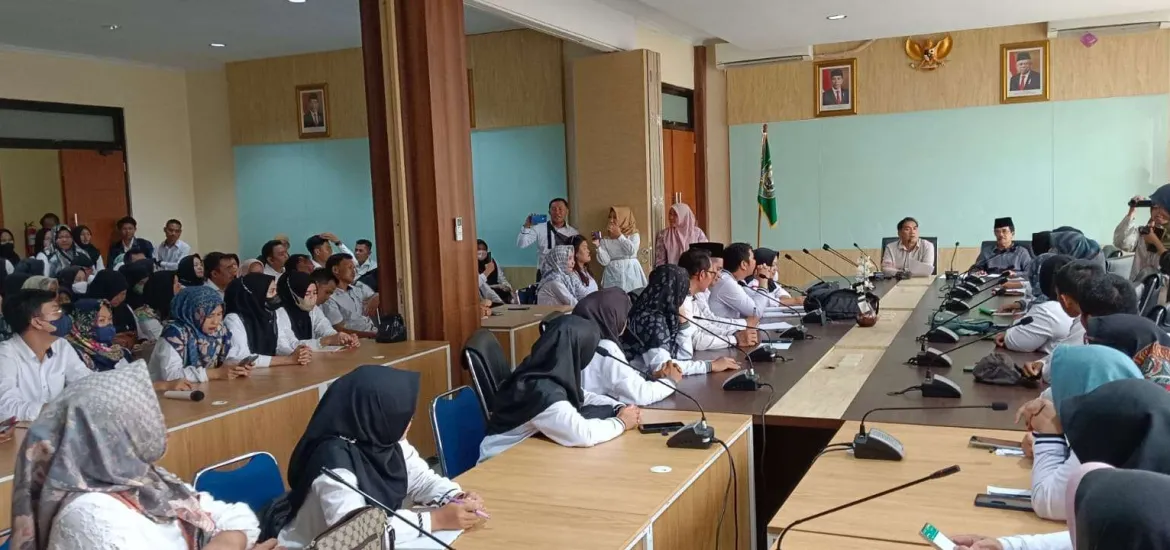 sekolah-sekolah tidak pernah menahan ijazah para siswa, Kamis 7/11/24 (Foto:Hanny)
