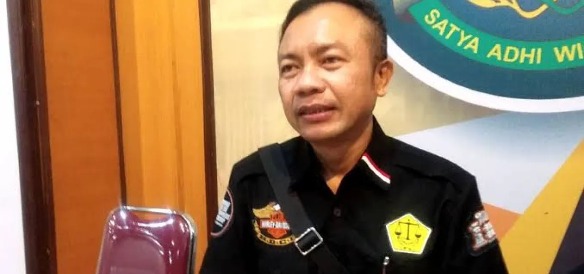 Mantan Wakil Bupati Blitar Rahmat Santoso Diperiksa Kejaksaan Terkait Kasus Korupsi Proyek Dam Kali Bentak. (Foto:M.Ulfa)/Indonesiaraja.com