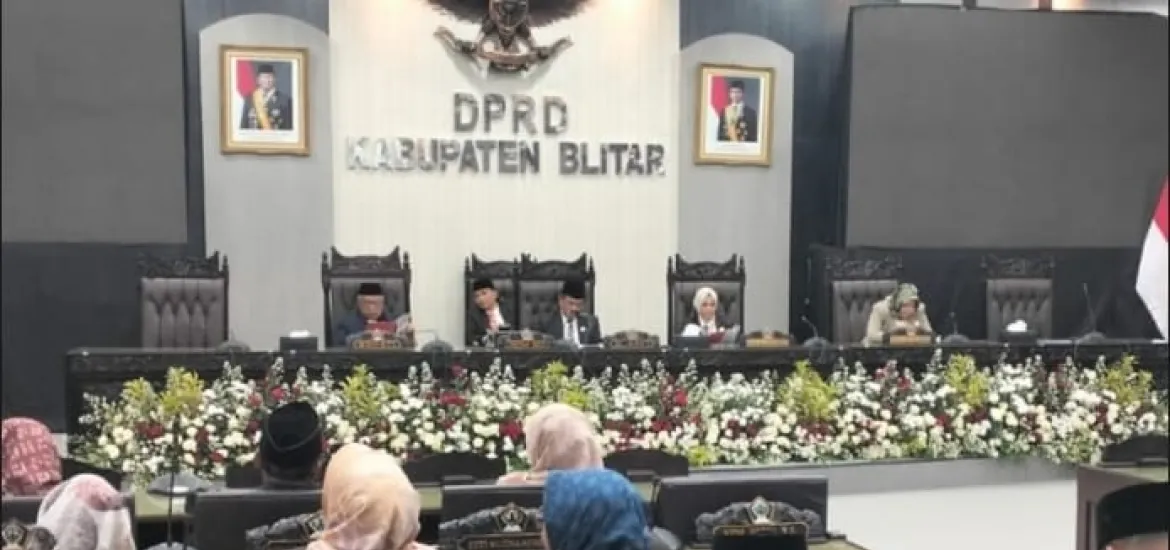 Penyampaian Laporan Hasil Pembahasan PANSUS LKPJ Tahun 2024 Dalam Rapat Paripurna DPRD Kabupaten Blitar. Foto:Ulfa/Indonesiaraja.com