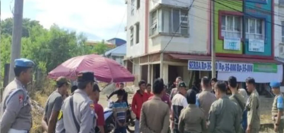 Polresta Bengkulu bersama tim gabungan laksanakan kegiatan patroli dan penertiban pedagang kaki lima di kawasan Pasar Minggu, Minggu 19/01/2025 (Foto:Hanny)/Indonesiaraja.com