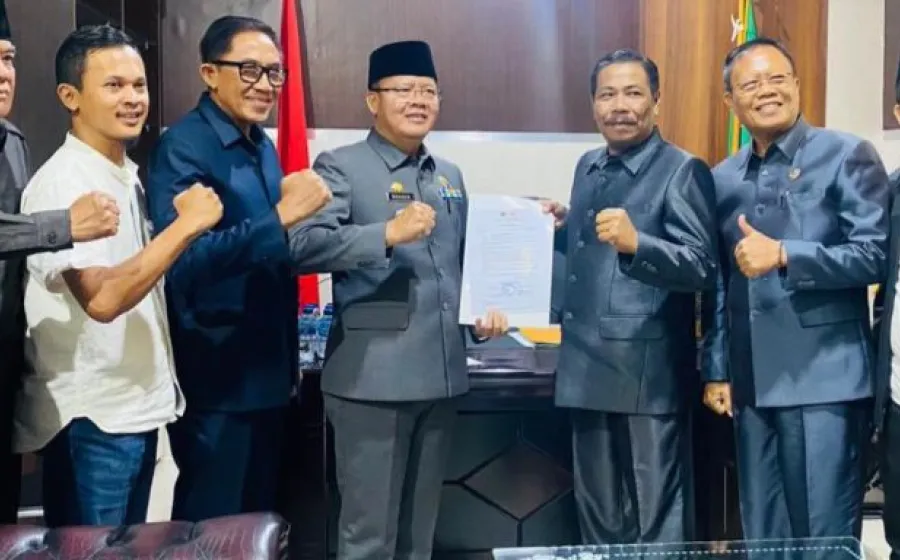 surat rekomendasi dukungan pertama dari partai politik, Sabtu 29/6/24 (Foto:Hanny)